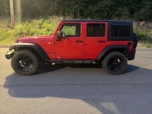 Used 2015 Jeep Wrangler Unlimited Rubicon w/ Connectivity Group image 4