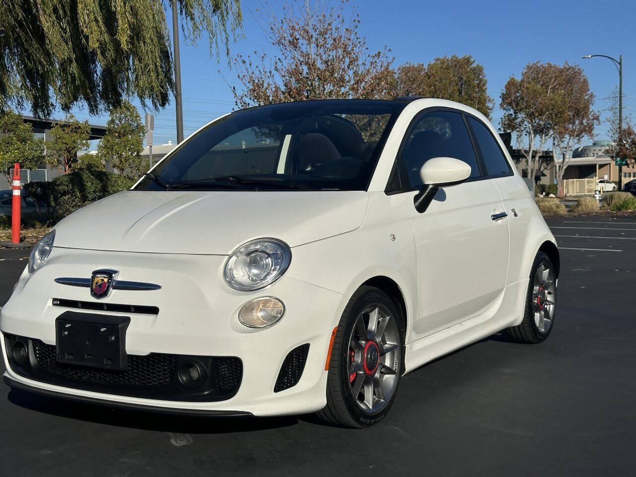 Used 2015 FIAT 500 Abarth w/ Beats Audio Package FWD image 7