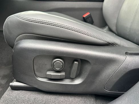 Used 2026 Land Rover Range Rover Velar Dynamic SE image 17