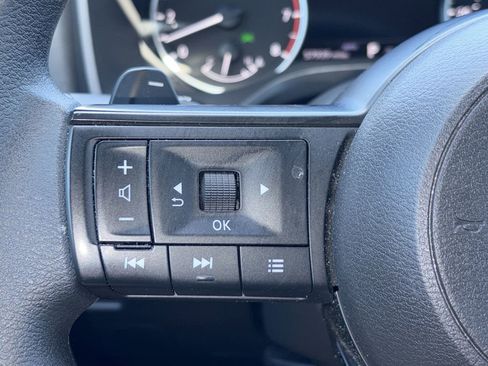 Used 2024 Nissan Rogue S AWD/4WD image 20