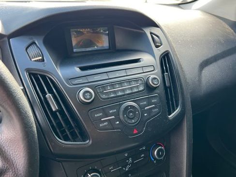 Used 2015 Ford Focus SE image 18