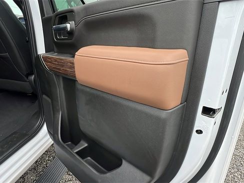 Used 2022 Chevrolet Silverado 2500 High Country w/ Z71 Off-Road Package image 18