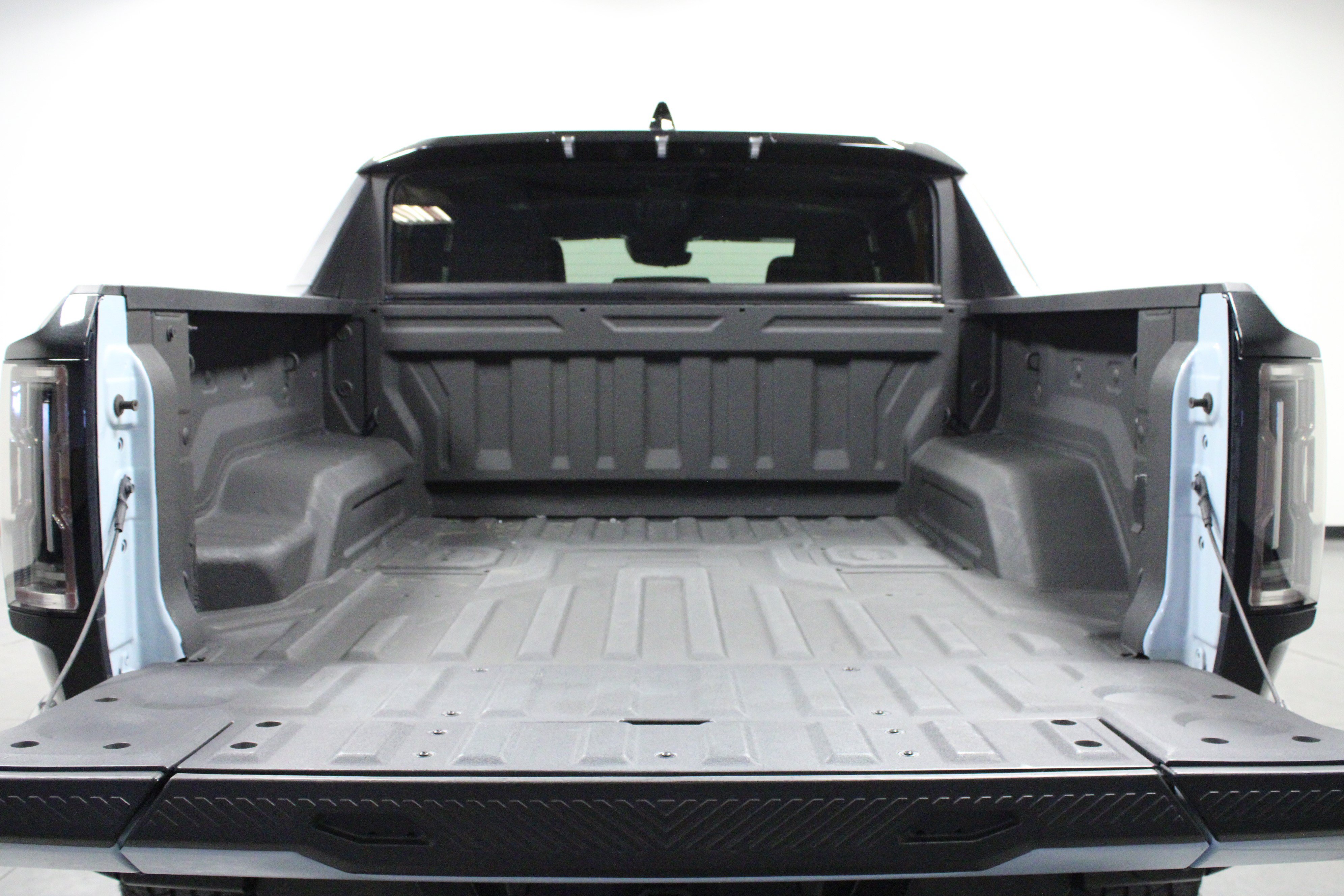 Used 2025 GMC Hummer EV 2X AWD/4WD image 14