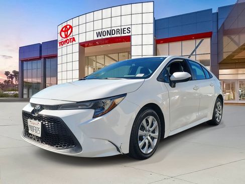 Used 2022 Toyota Corolla LE image 2
