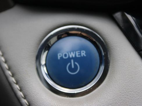 Used 2018 Toyota RAV4 XLE AWD/4WD image 38