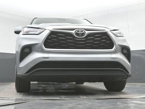 Used 2021 Toyota Highlander XLE FWD image 47