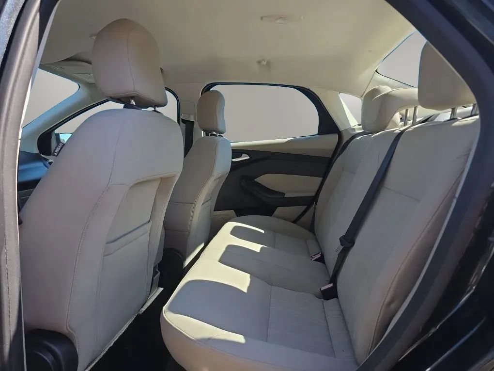 Used 2015 Ford Focus SE FWD image 28