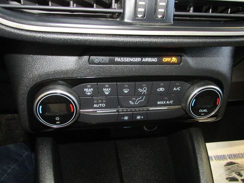 Used 2021 Ford Escape SE image 23