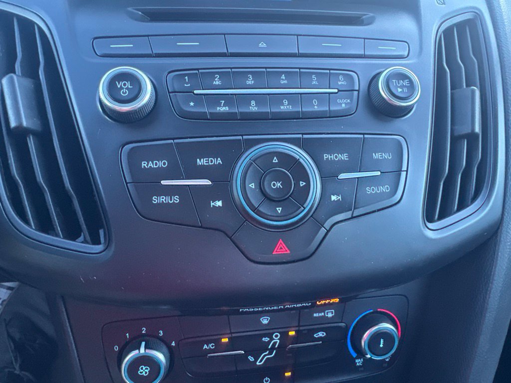 Used 2015 Ford Focus SE FWD image 21