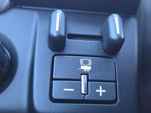 Used 2020 GMC Yukon XL SLT w/ Graphite Performance Edition image 12