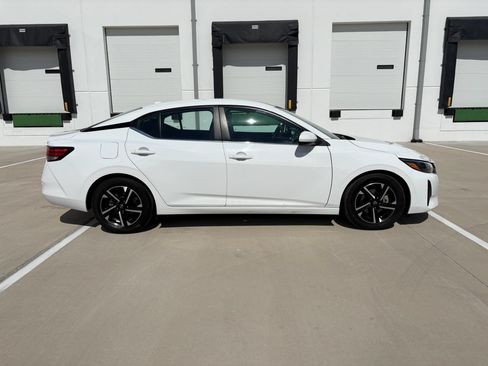 Used 2024 Nissan Sentra SV FWD image 5