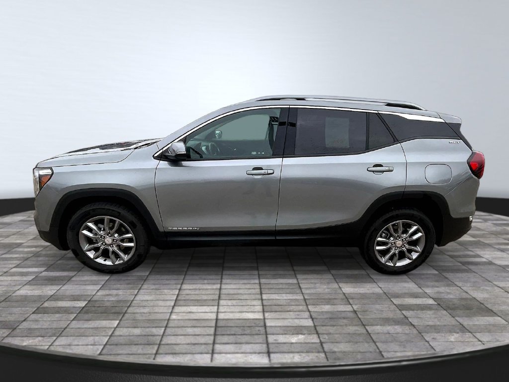 Used 2023 GMC Terrain SLT AWD/4WD image 4