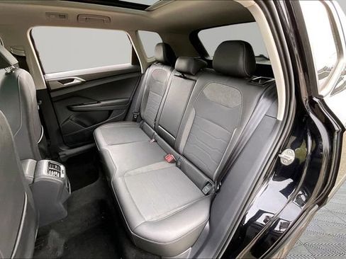 Used 2025 Volkswagen Taos SE image 16