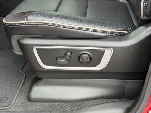 Used 2023 RAM 1500 Laramie AWD/4WD image 13