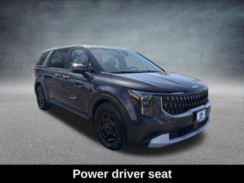 Used 2025 Kia Carnival image 9