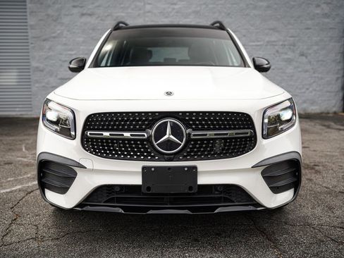 Used 2021 Mercedes-Benz GLB 250 4MATIC w/ AMG Line image 5