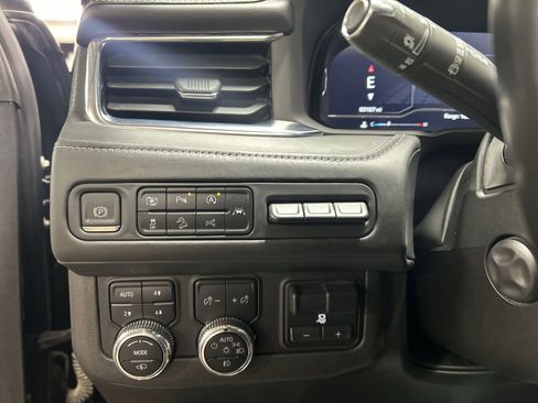 Used 2023 GMC Yukon Denali Ultimate AWD/4WD image 19