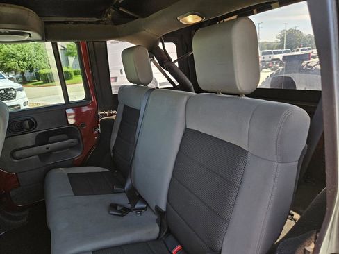 Used 2010 Jeep Wrangler Unlimited Sahara w/ Dual Top Group AWD/4WD image 25