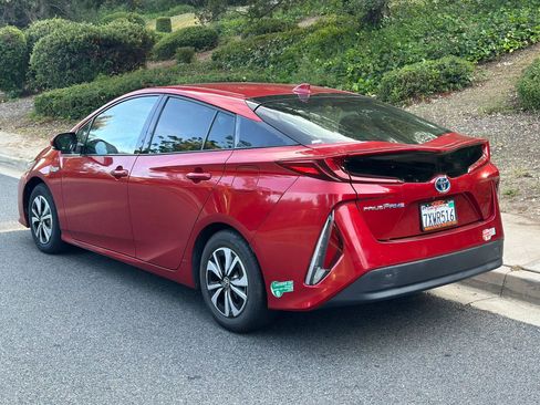 Used 2017 Toyota Prius Prime Plus w/ Carpet Mat Package FWD image 3