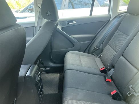 Used 2017 Volkswagen Tiguan S image 8