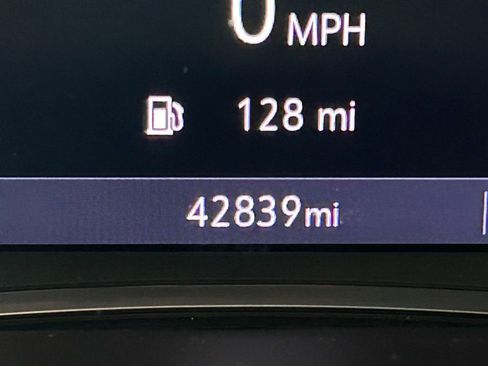 Used 2023 Chevrolet Traverse LT image 18