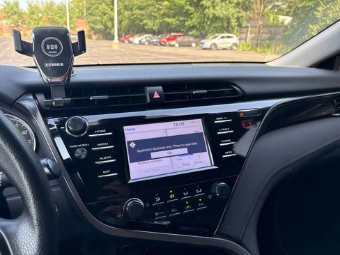 Used 2019 Toyota Camry LE w/ Convenience Package FWD image 11