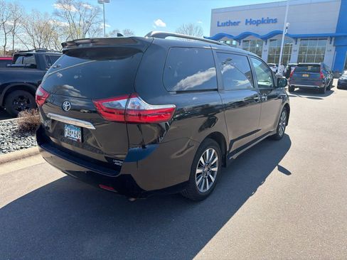 Used 2020 Toyota Sienna Limited Premium image 4
