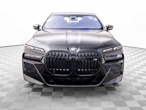 New 2025 BMW i7 M70 image 9