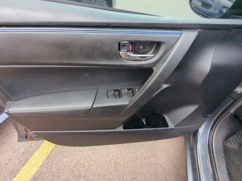 Used 2018 Toyota Corolla SE FWD image 8
