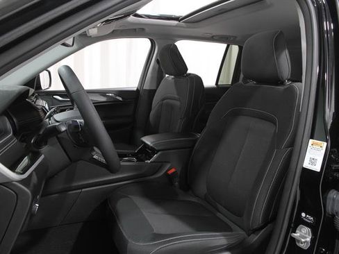 Used 2023 Jeep Grand Cherokee Laredo w/ Luxury Tech Group I image 5