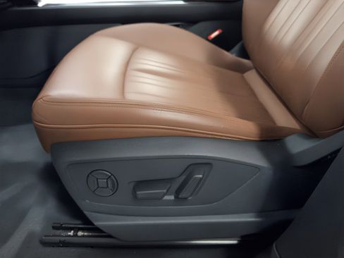 Used 2022 Audi e-tron Premium image 16