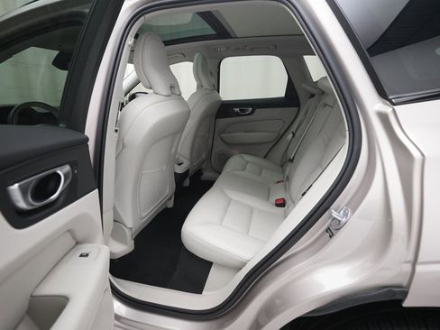 Used 2024 Volvo XC60 B5 Plus w/ Protection Package Premier image 16