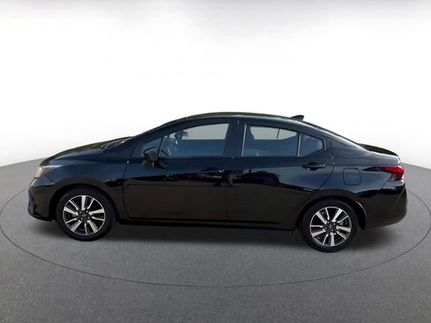 Used 2025 Nissan Versa SV image 9