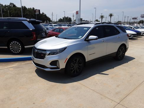 Used 2022 Chevrolet Equinox RS w/ RS Leather Package image 3