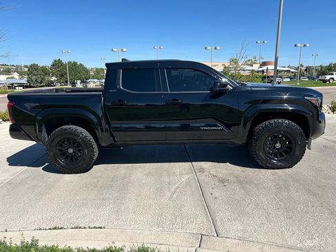 Used 2025 Toyota Tacoma SR5 AWD/4WD image 9