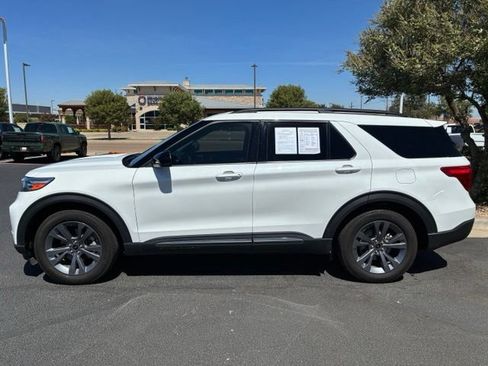 Used 2024 Ford Explorer XLT w/ Equipment Group 202A RWD image 4
