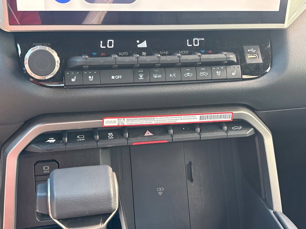 Used 2025 Toyota Tundra Limited AWD/4WD image 14
