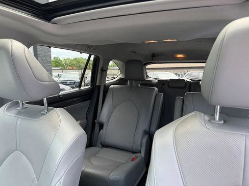 Used 2022 Toyota Highlander Limited AWD/4WD image 23