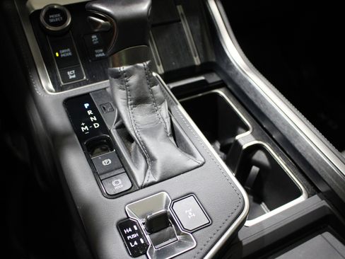 Used 2025 Lexus GX 550 w/ Accessory Package (2T) AWD/4WD image 25