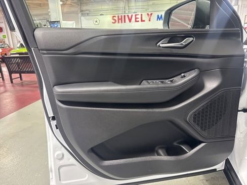 New 2025 Jeep Grand Cherokee Laredo X w/ Luxury Tech Group I image 12