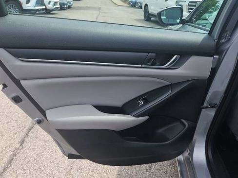 Used 2018 Honda Accord EX image 12