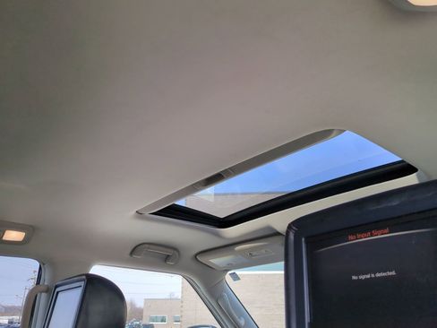 Used 2019 Nissan Armada Platinum image 22