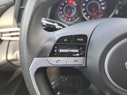 Used 2021 Hyundai Elantra SE FWD image 16