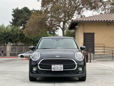 Used 2019 MINI Cooper 4-Door Hardtop w/ Signature Upholstery Package image 2