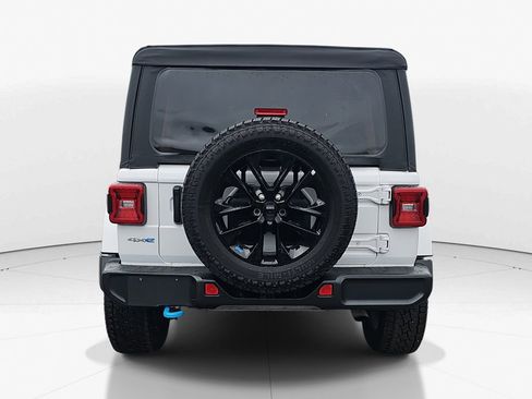 Used 2023 Jeep Wrangler Unlimited Sahara w/ Cold Weather Group image 6