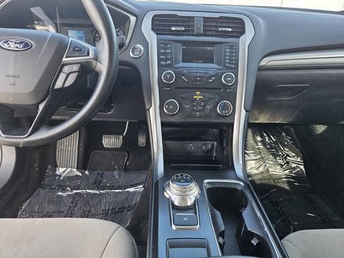 Used 2018 Ford Fusion S image 18