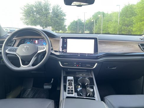 Certified 2024 Volkswagen Atlas SE FWD image 26