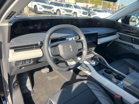 Used 2024 Lincoln Nautilus Premier image 5