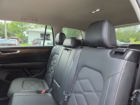 Used 2024 Volkswagen Atlas SE FWD image 19