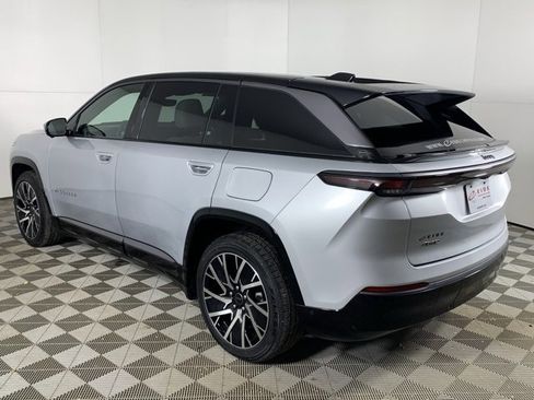 Used 2025 Jeep Wagoneer S Limited image 11